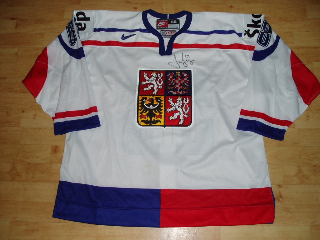 Game worn Czech jersey# 11 Viktor Ujčík 1997/98 Pragobanka Cup - SIGNED